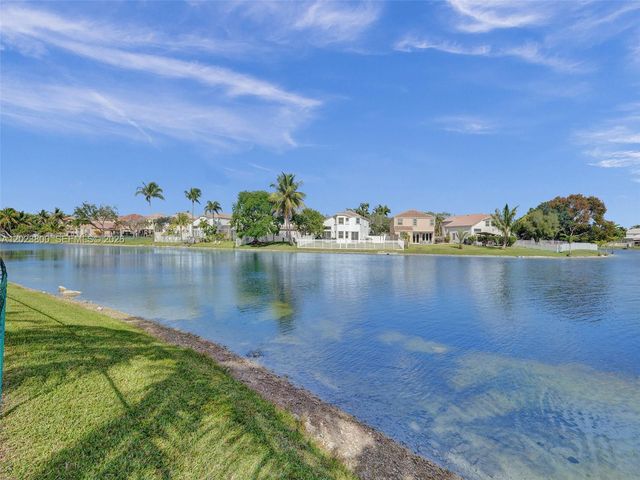 700 NW 158th Ln, Pembroke Pines, FL 33028