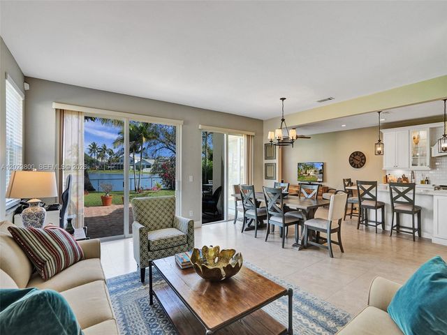 700 NW 158th Ln, Pembroke Pines, FL 33028