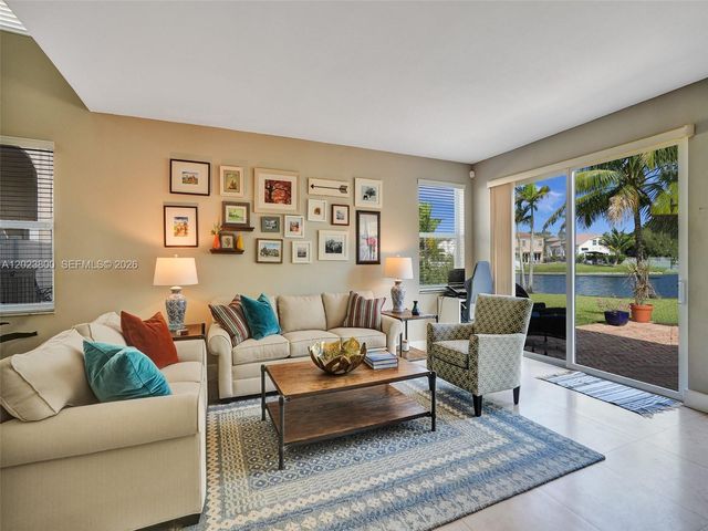 700 NW 158th Ln, Pembroke Pines, FL 33028