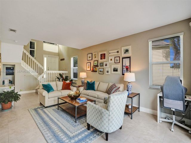 700 NW 158th Ln, Pembroke Pines, FL 33028