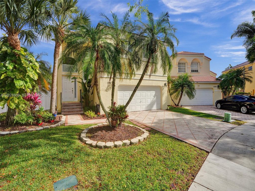 700 NW 158th Ln, Pembroke Pines, FL 33028
