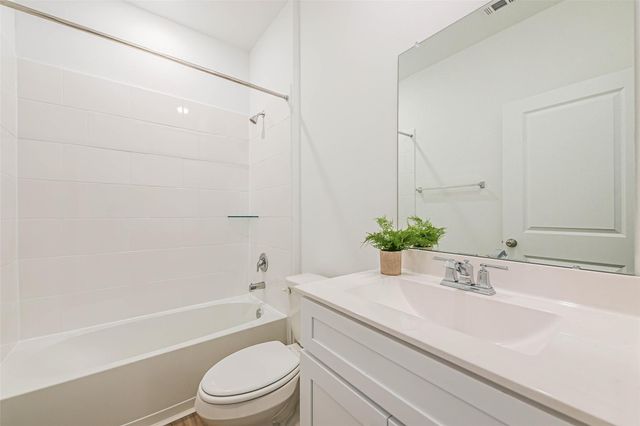 3075 Clydesdale Drive, Alvin, TX 77511