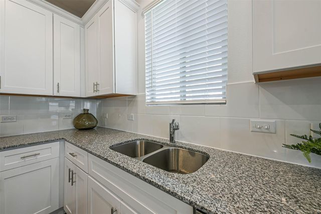 3075 Clydesdale Drive, Alvin, TX 77511