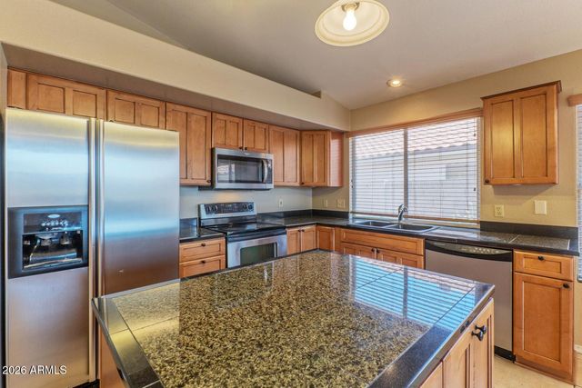 7573 W KERRY Lane, Glendale, AZ 85308