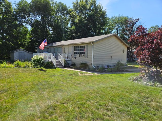 9294 Whispering Pines Avenue NW, Sparta, MI 49345