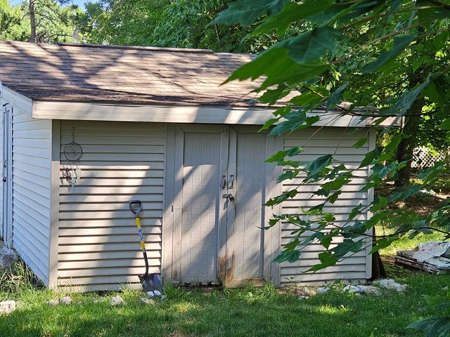 9294 Whispering Pines Avenue NW, Sparta, MI 49345