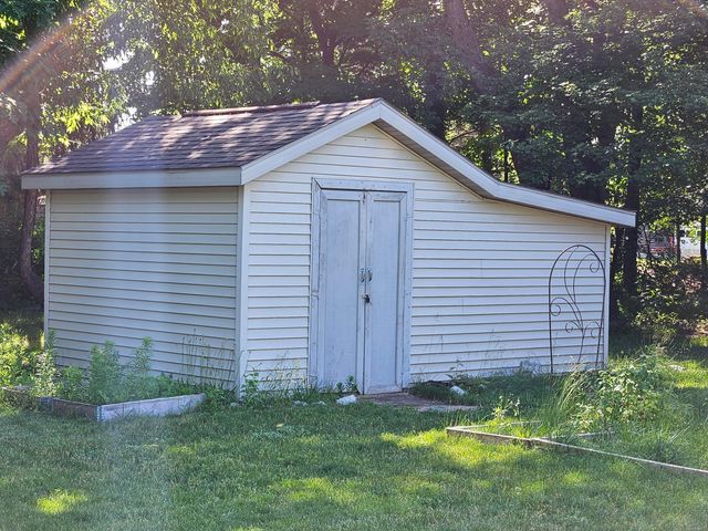 9294 Whispering Pines Avenue NW, Sparta, MI 49345