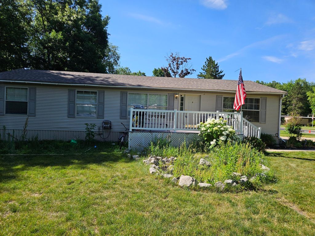 9294 Whispering Pines Avenue NW, Sparta, MI 49345