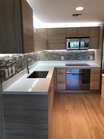 16385 Biscayne Blvd 519, North Miami Beach, FL 33160