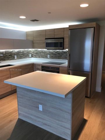 16385 Biscayne Blvd 519, North Miami Beach, FL 33160
