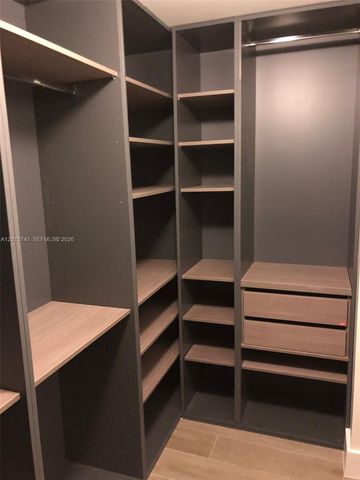 16385 Biscayne Blvd 519, North Miami Beach, FL 33160