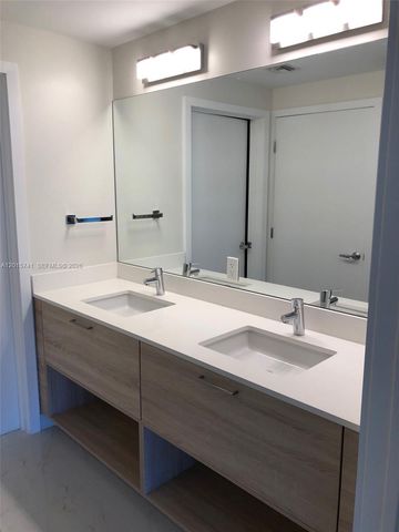 16385 Biscayne Blvd 519, North Miami Beach, FL 33160