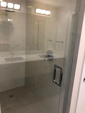 16385 Biscayne Blvd 519, North Miami Beach, FL 33160