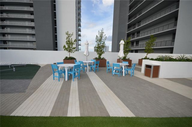 16385 Biscayne Blvd 519, North Miami Beach, FL 33160