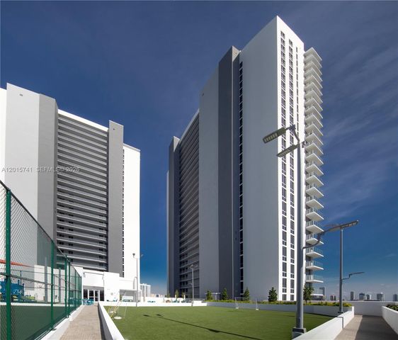 16385 Biscayne Blvd 519, North Miami Beach, FL 33160
