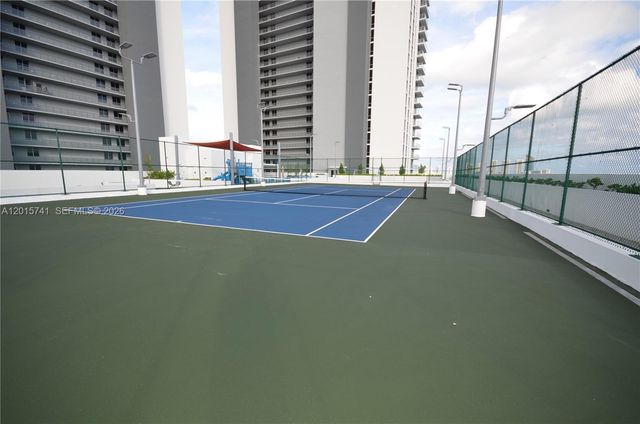 16385 Biscayne Blvd 519, North Miami Beach, FL 33160