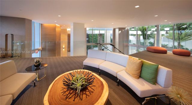 16385 Biscayne Blvd 519, North Miami Beach, FL 33160