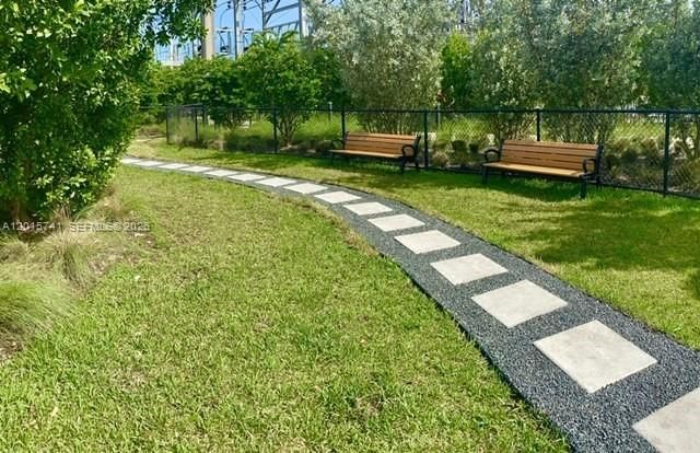 16385 Biscayne Blvd 519, North Miami Beach, FL 33160