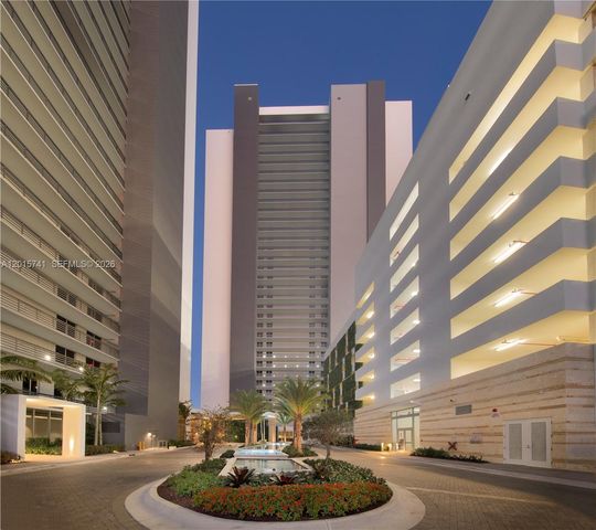16385 Biscayne Blvd 519, North Miami Beach, FL 33160