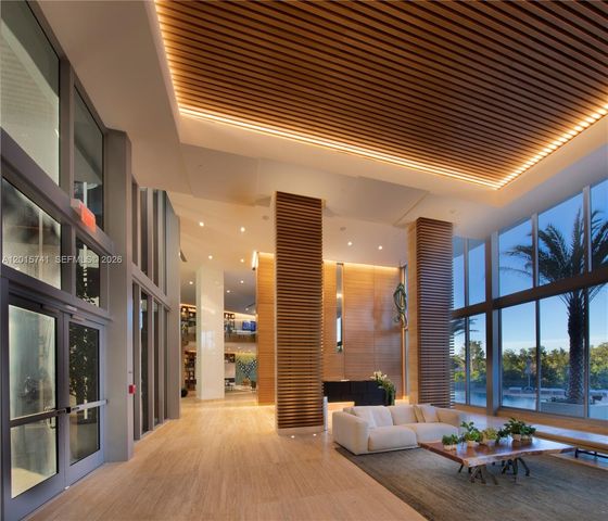 16385 Biscayne Blvd 519, North Miami Beach, FL 33160
