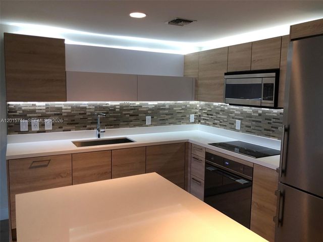 16385 Biscayne Blvd 519, North Miami Beach, FL 33160