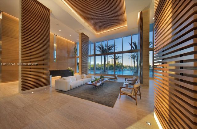 16385 Biscayne Blvd 519, North Miami Beach, FL 33160