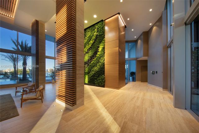 16385 Biscayne Blvd 519, North Miami Beach, FL 33160
