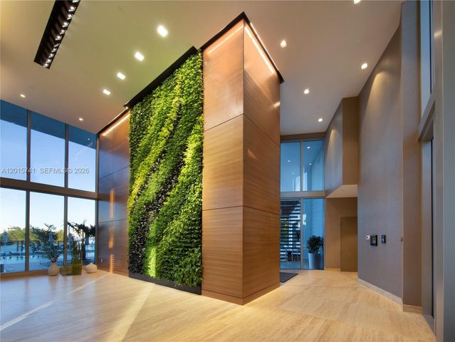 16385 Biscayne Blvd 519, North Miami Beach, FL 33160