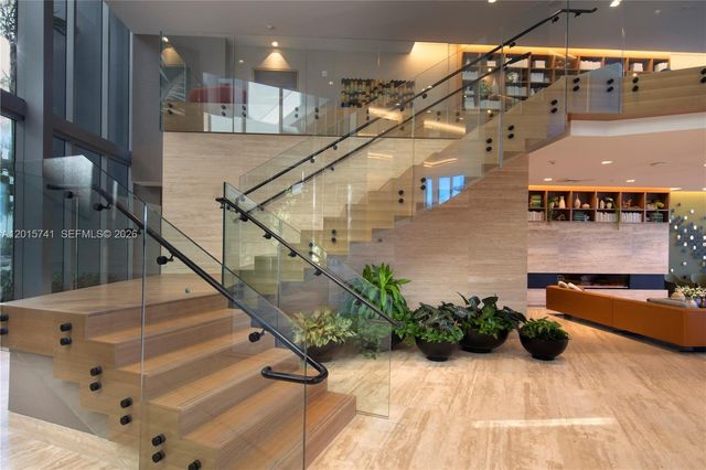 16385 Biscayne Blvd 519, North Miami Beach, FL 33160