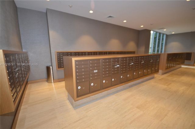 16385 Biscayne Blvd 519, North Miami Beach, FL 33160