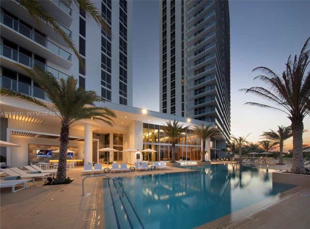16385 Biscayne Blvd 519, North Miami Beach, FL 33160