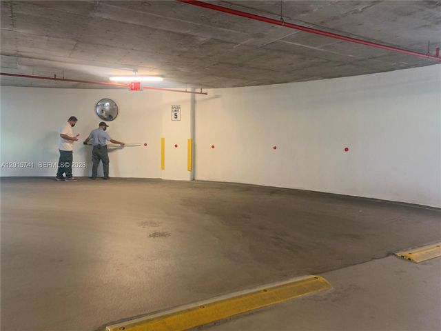 16385 Biscayne Blvd 519, North Miami Beach, FL 33160