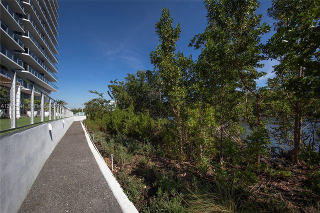 16385 Biscayne Blvd 519, North Miami Beach, FL 33160
