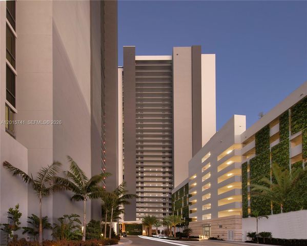 16385 Biscayne Blvd 519, North Miami Beach, FL 33160