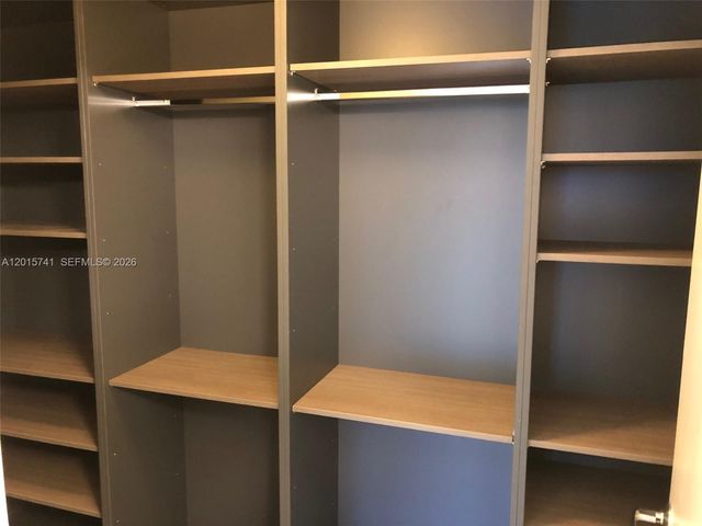 16385 Biscayne Blvd 519, North Miami Beach, FL 33160