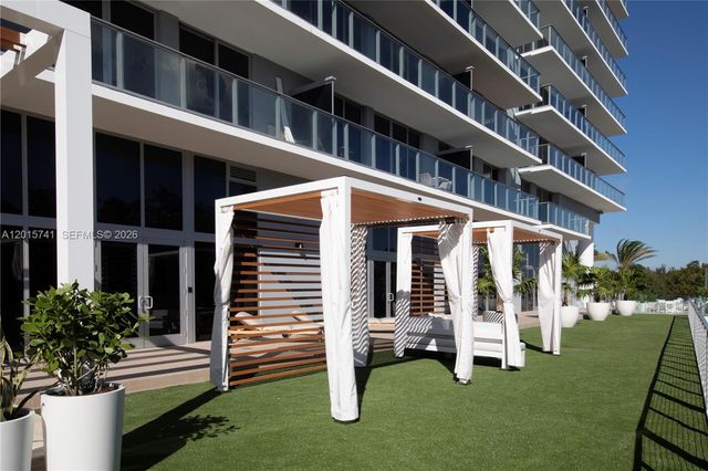 16385 Biscayne Blvd 519, North Miami Beach, FL 33160