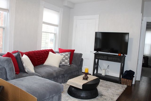 295 Haven 1, Reading, MA 01867