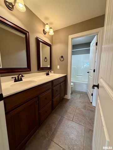 66 WARWICK Circle, Morton, IL 61550