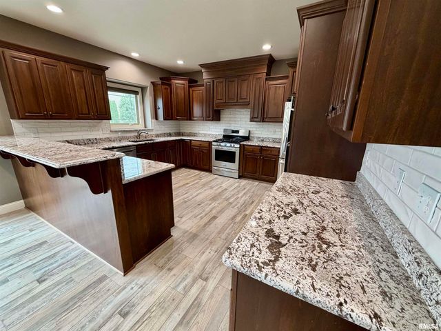 66 WARWICK Circle, Morton, IL 61550