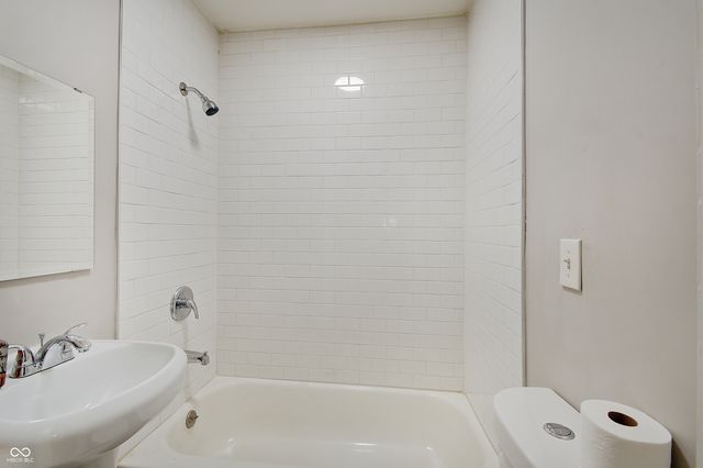 810 N Oakland Avenue, Indianapolis, IN 46201