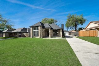 1114 N Nottingham Drive, League City, TX 77573