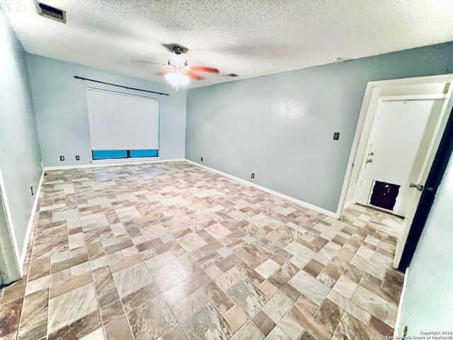 10445 COUNTRY BREEZE, San Antonio, TX 78240