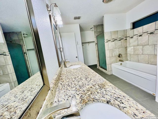 10445 COUNTRY BREEZE, San Antonio, TX 78240