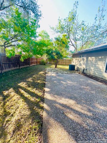 10445 COUNTRY BREEZE, San Antonio, TX 78240