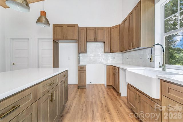 19 Green Valley Road, Asheville, NC 28806