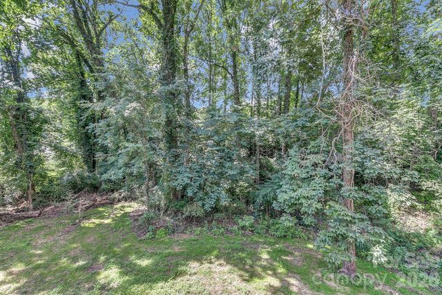 19 Green Valley Road, Asheville, NC 28806