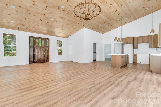 19 Green Valley Road, Asheville, NC 28806