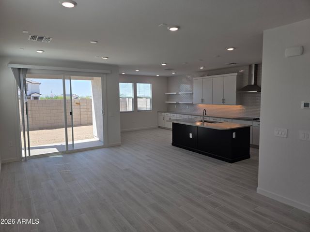 9734 S 11TH Place S, Phoenix, AZ 85042