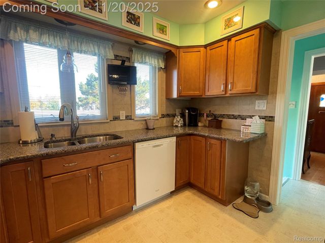 12742 Catalpa Street, Southgate, MI 48195