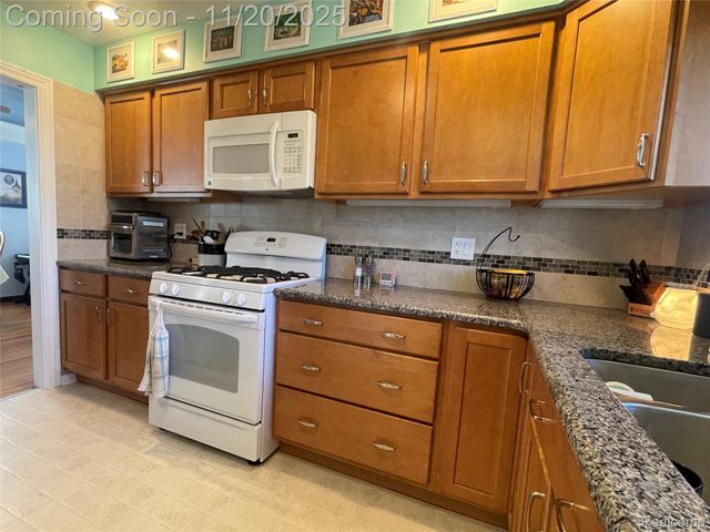 12742 Catalpa Street, Southgate, MI 48195